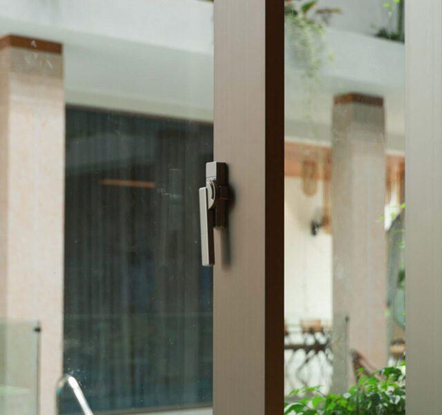 a glass door wit door handle
